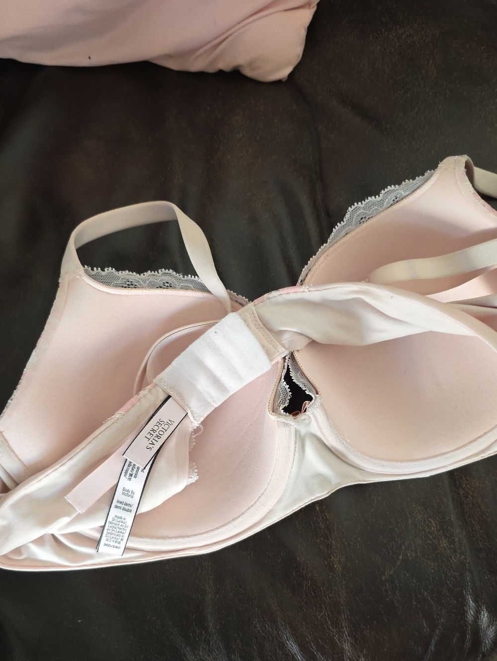 Victoria's Secret Pink & White Floral Lace Underwire Bra with Scallop Trim - Picture 7 of 7